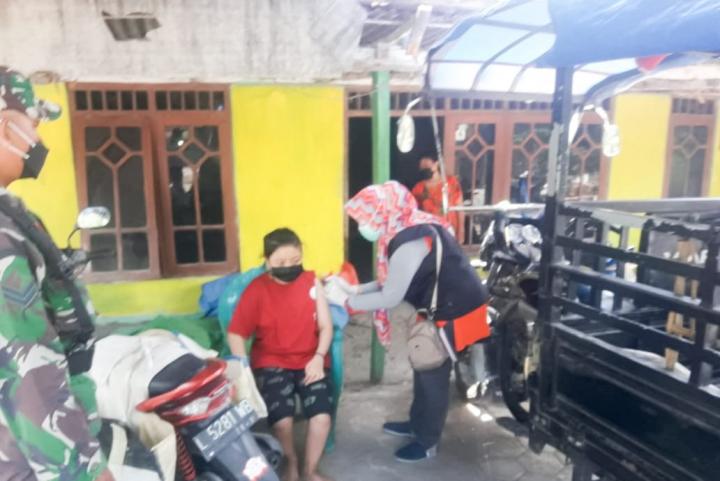 Disabilitas dan ODGJ di Desa Mayangrejo jadi Sasaran Vaksinasi Door To Door.